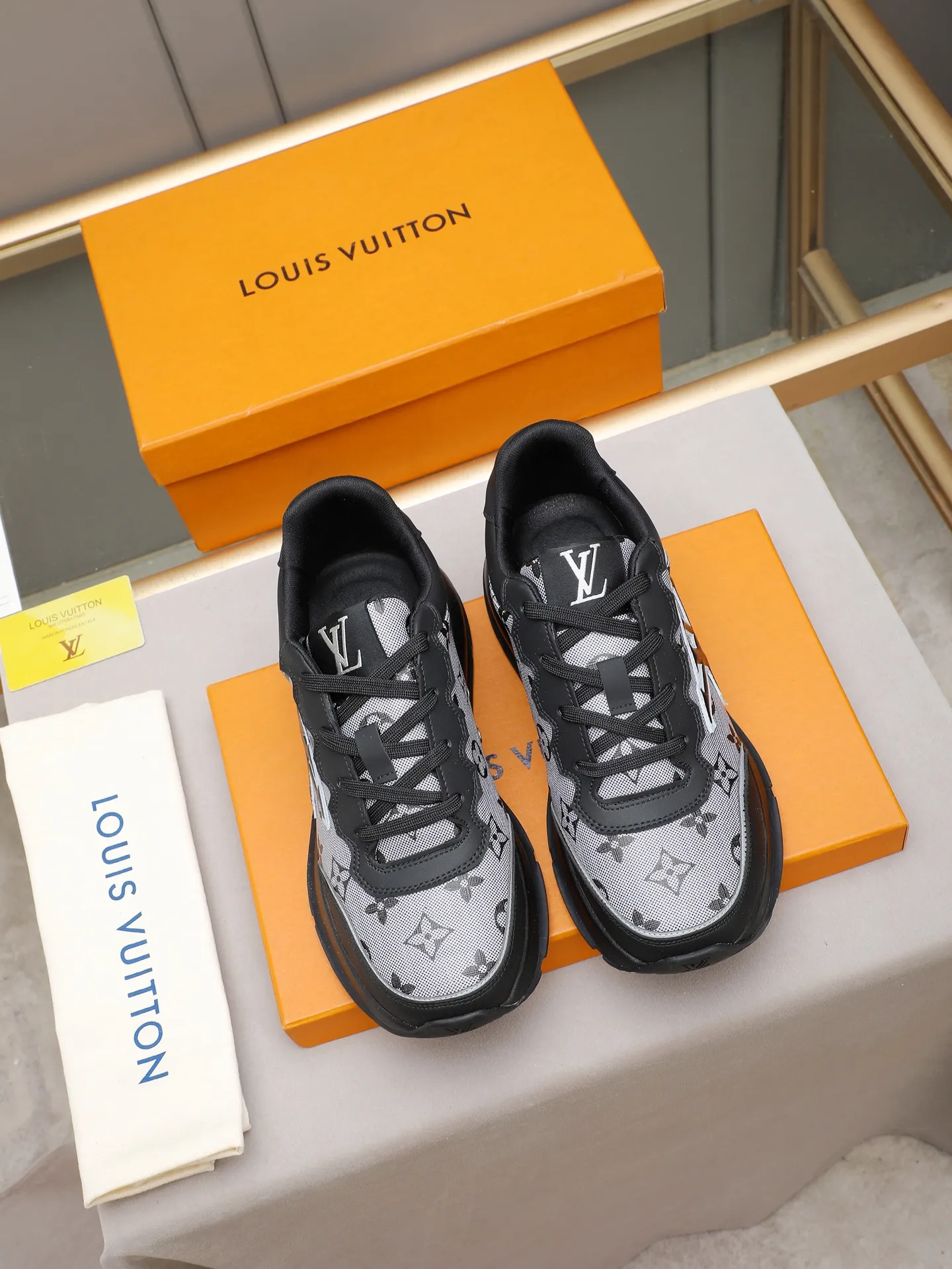 Men's shoes 💰460 Brand: LOUIS VUITTON Louis Vuitton LV Size: 38 39 40 41 42 43 44 (45 customized) Fabric: original cowhide cowhide 🔸Inside of: mesh 🔺Sole: counter foam outsole